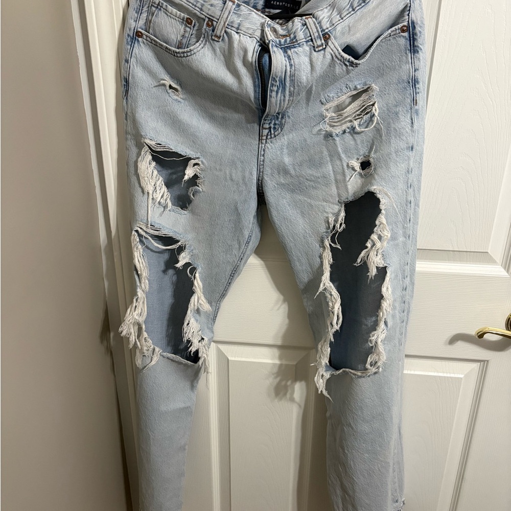 Women’s Light Blue Distressed Jeans Aeropostale